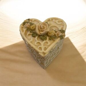 Beautiful Ceramic Jewelry Box Trinket Box Hand Painted Rose Flowers Gift Display